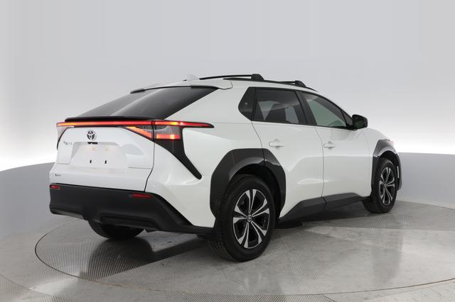2024 Toyota bZ4X — photo 2 of 23