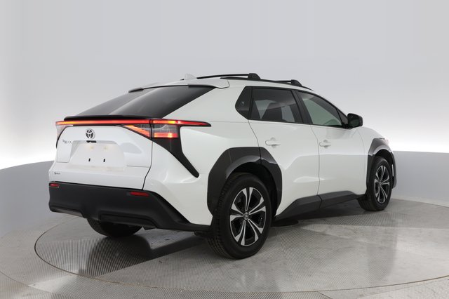 2024 Toyota bZ4X — photo 2 of 23
