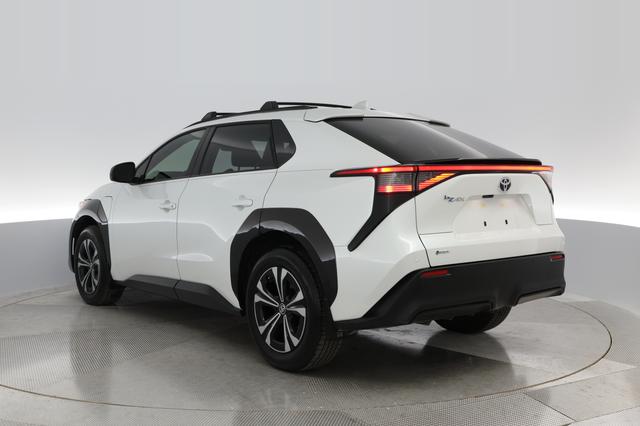 2024 Toyota bZ4X — photo 9 of 23