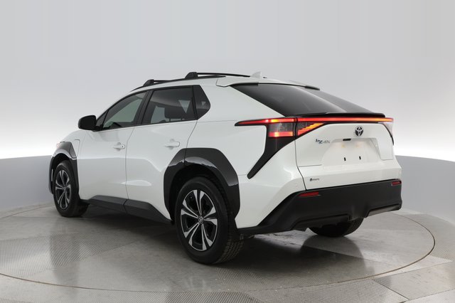2024 Toyota bZ4X — photo 9 of 23
