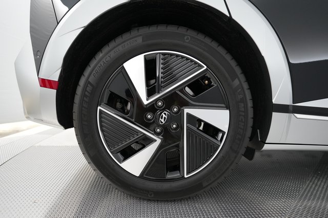 2025 Hyundai IONIQ 5 — photo 15 of 22