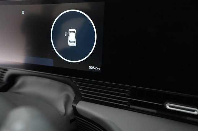 2025 Hyundai IONIQ 5 — photo 5 of 22