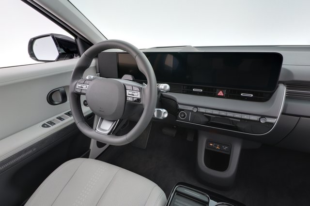 2025 Hyundai IONIQ 5 — photo 18 of 22