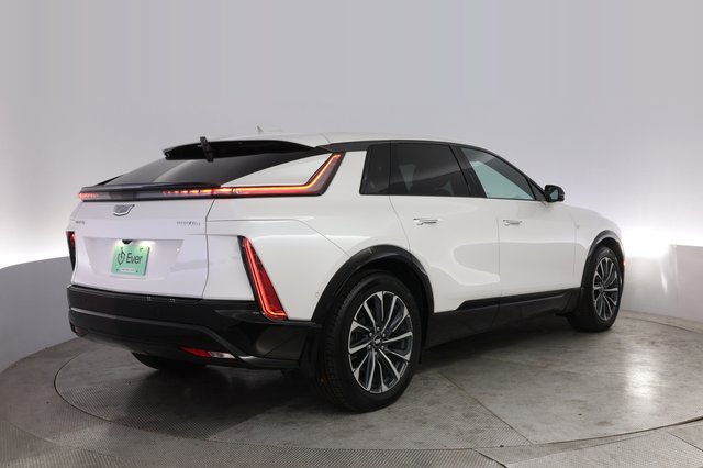 2024 Cadillac LYRIQ — photo 2 of 23