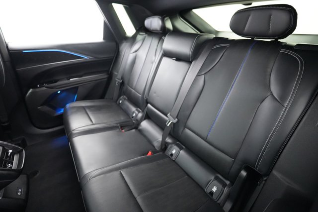 2024 Cadillac LYRIQ — photo 19 of 23