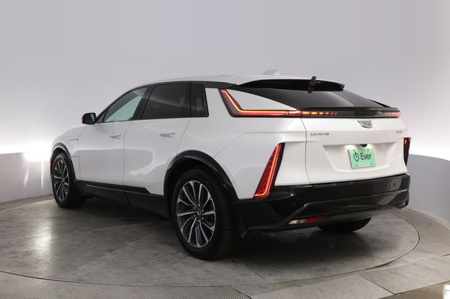 2024 Cadillac LYRIQ — photo 13 of 23
