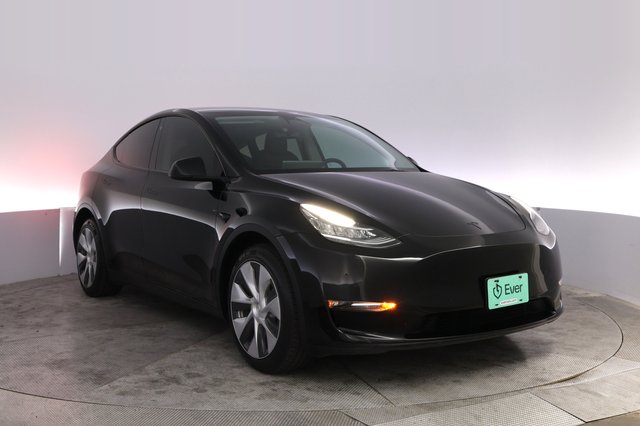 2022 Tesla Model Y — photo 10 of 23