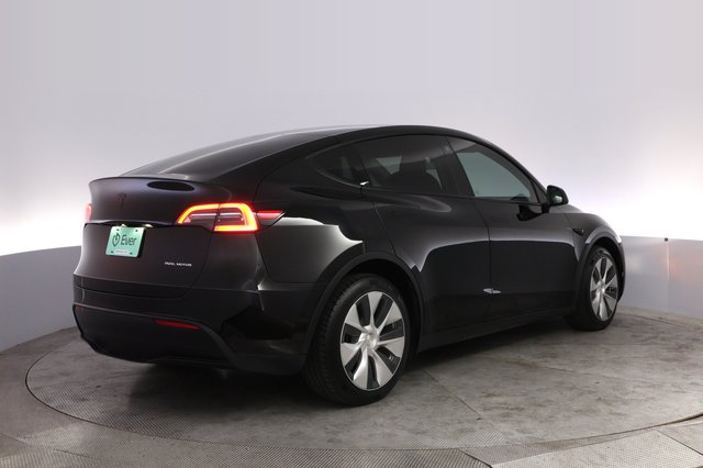 2022 Tesla Model Y — photo 2 of 23
