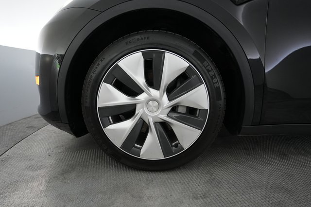 2022 Tesla Model Y — photo 15 of 23