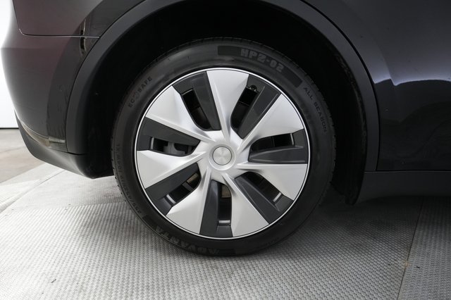 2022 Tesla Model Y — photo 17 of 23