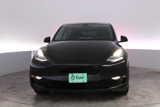 2022 Tesla Model Y — photo 9 of 23