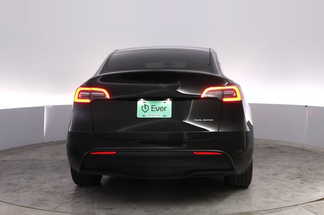 2022 Tesla Model Y — photo 12 of 23
