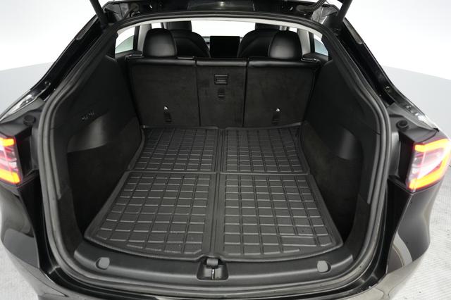 2022 Tesla Model Y — photo 6 of 23