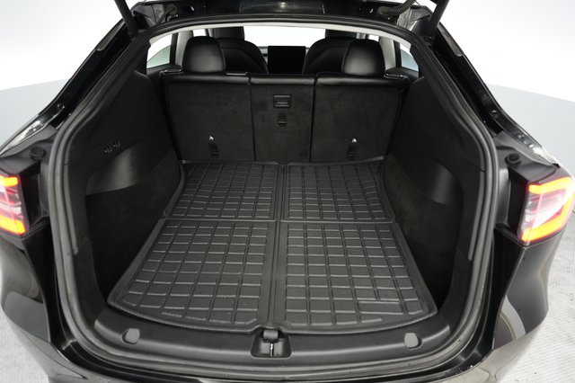 2022 Tesla Model Y — photo 6 of 23