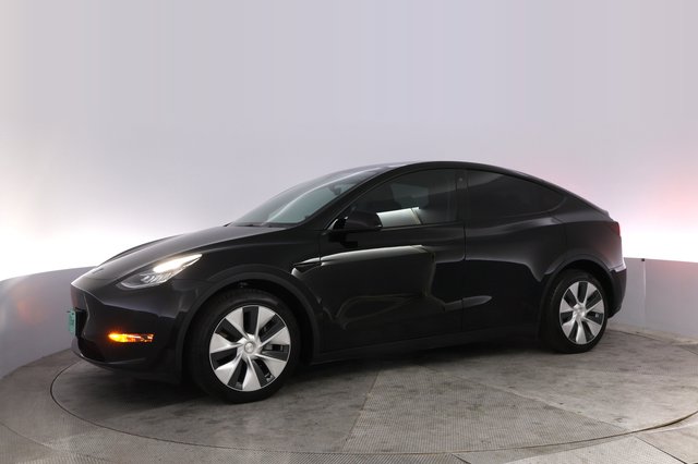 2022 Tesla Model Y — photo 14 of 23