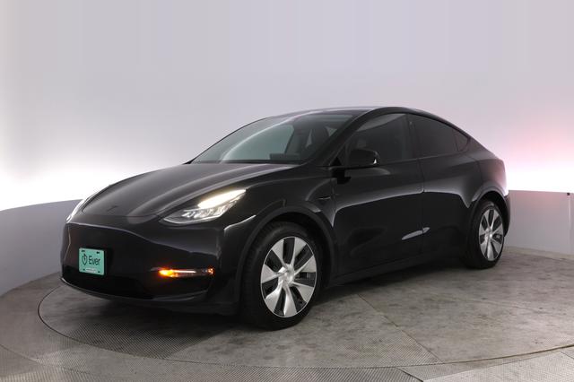2022 Tesla Model Y — VIN 7SAYGDEE5NF447011