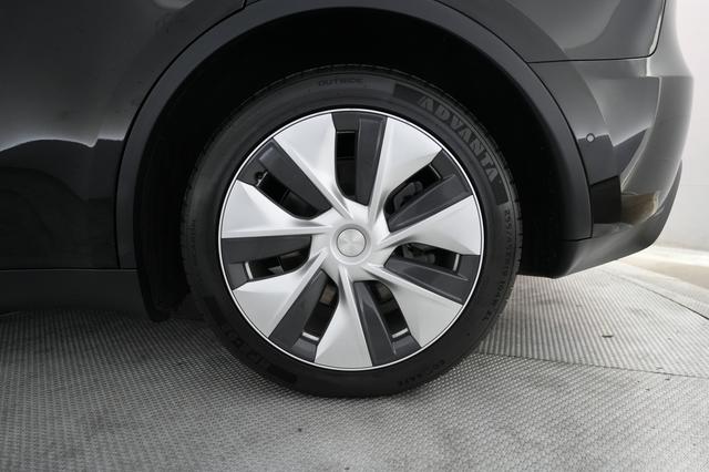 2022 Tesla Model Y — photo 7 of 23