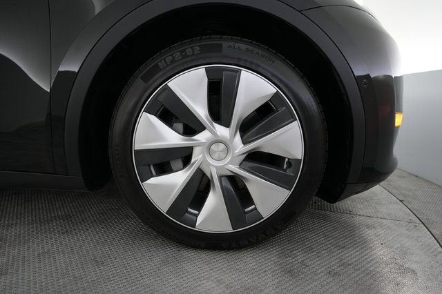 2022 Tesla Model Y — photo 16 of 23