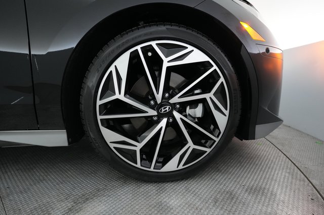 2024 Hyundai IONIQ 6 — photo 16 of 24