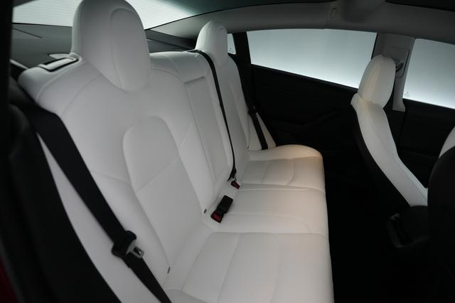 2022 Tesla Model 3 — photo 4 of 22