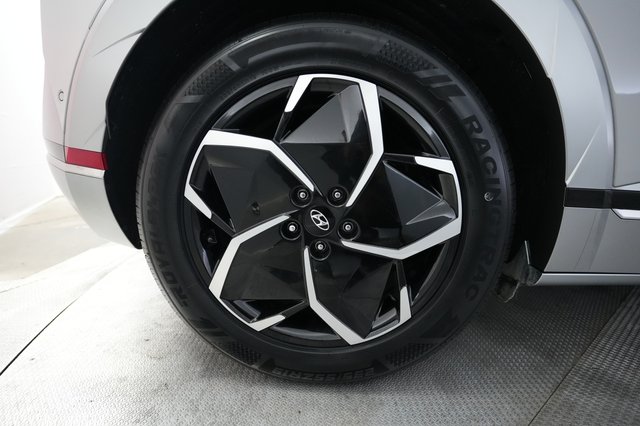 2023 Hyundai IONIQ 5 — photo 17 of 25