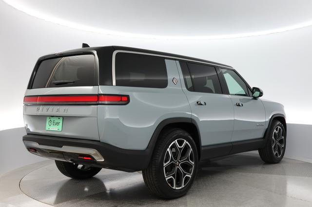 2025 Rivian R1S — photo 2 of 21