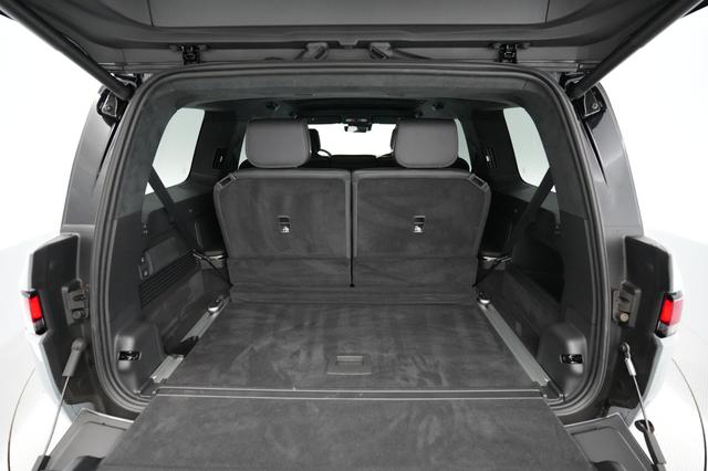 2025 Rivian R1S — photo 6 of 21