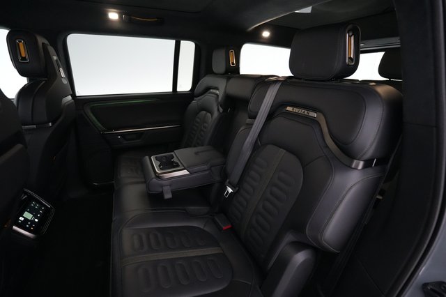 2025 Rivian R1S — photo 17 of 21