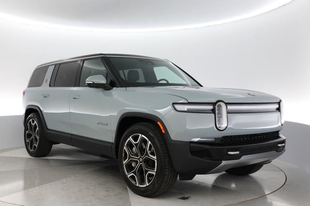 2025 Rivian R1S — photo 9 of 21