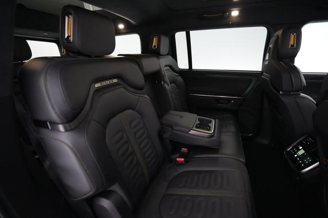2025 Rivian R1S — photo 4 of 21