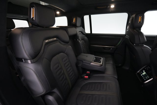 2025 Rivian R1S — photo 4 of 21