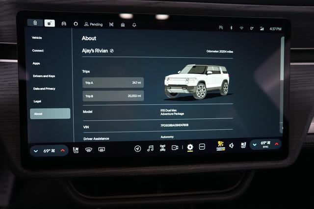2025 Rivian R1S — photo 5 of 21