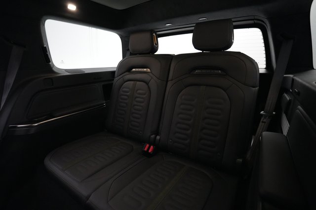 2025 Rivian R1S — photo 19 of 21