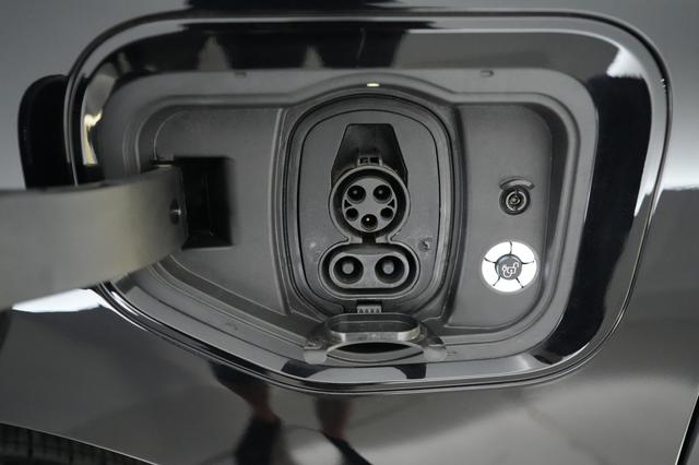 2023 Ford F-150 Lightning — photo 8 of 15