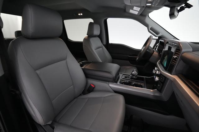 2023 Ford F-150 Lightning — photo 4 of 15