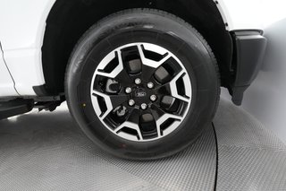 2023 Ford F-150 Lightning — photo 9 of 21