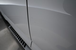 2023 Ford F-150 Lightning — photo 18 of 21