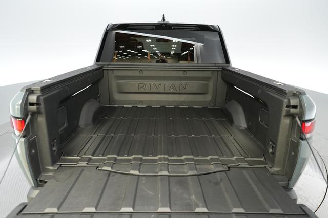 2025 Rivian R1T — photo 6 of 22