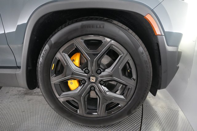 2025 Rivian R1T — photo 15 of 22