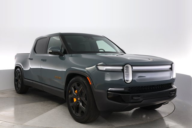 2025 Rivian R1T — photo 10 of 22