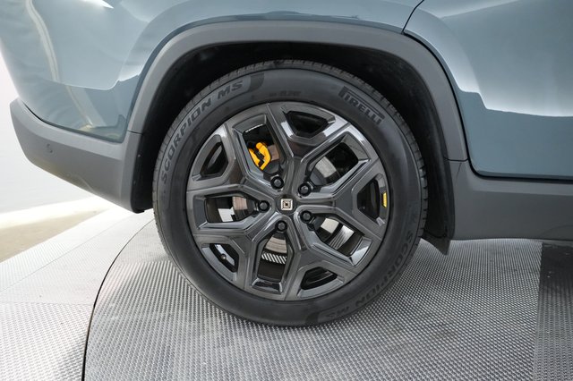2025 Rivian R1T — photo 7 of 22