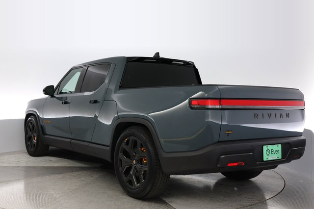 2025 Rivian R1T — photo 13 of 22