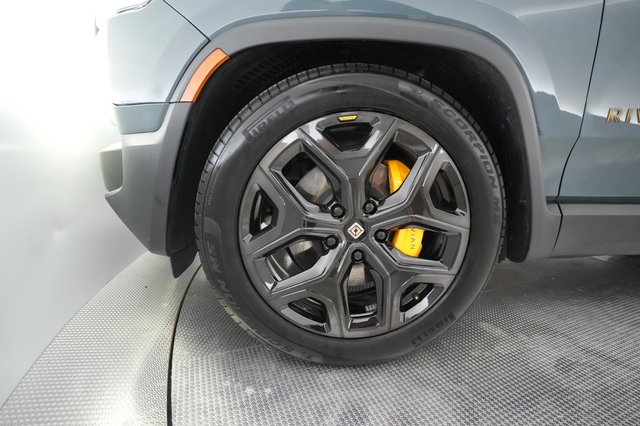 2025 Rivian R1T — photo 16 of 22