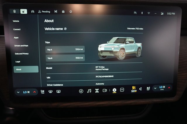 2025 Rivian R1T — photo 5 of 22