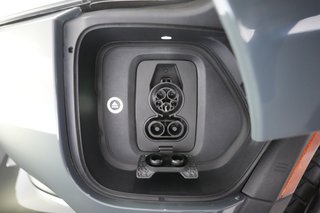 2025 Rivian R1T — photo 8 of 22