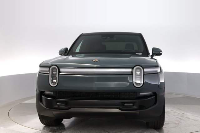 2025 Rivian R1T — photo 9 of 22