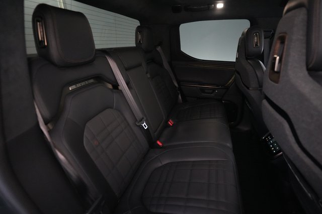 2025 Rivian R1T — photo 4 of 22