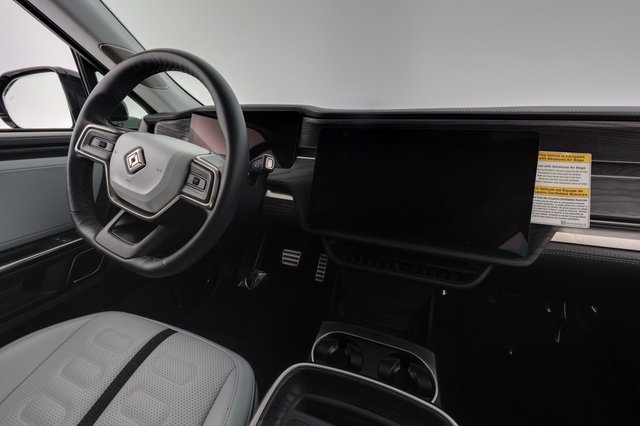2023 Rivian R1S