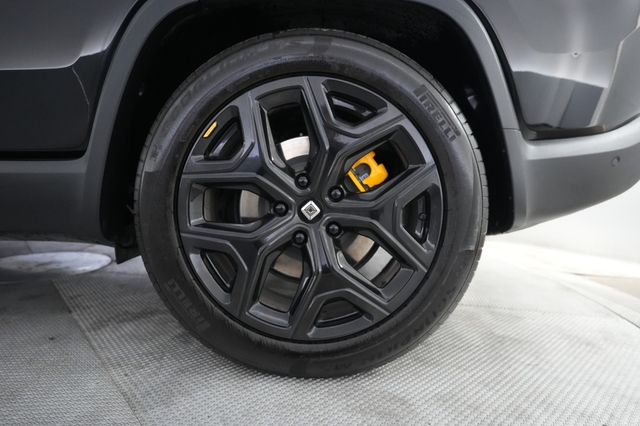 2023 Rivian R1S