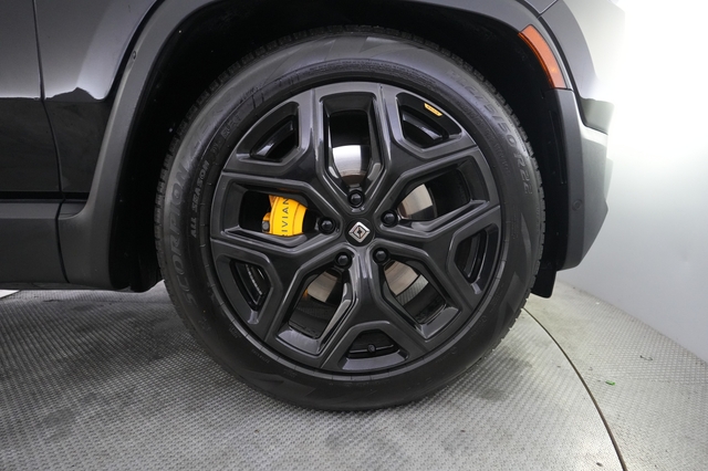 2023 Rivian R1S